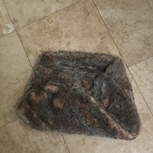 Real Obsessed Accessories - Faux Fur Collar
